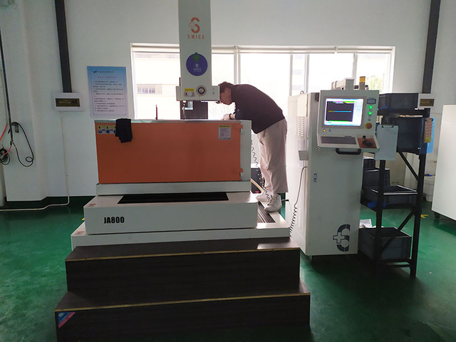 中走丝线切割机